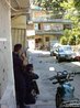 Policiais em ao em uma favela. Dificilmente este tipo de abordagem policial  visto em bairros de classe mdia-alta, apesar da constatao evidente de que a criminalidade no possui classe social. <br/> <br/> Palavras-chave: violncia, policiais, classes sociais, direito, cidadania, criminalizao, favelas.