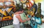 Trabalho de criao de grafitagem. <br/> <br/> Palvras-chave: grafite, indstria cultural, poder, poltica, ideologia.