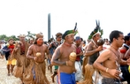 Lideranças indígenas do 3º Acampamento Terra Livre, fazem protesto em frente ao Palácio do Planalto - Brasília. <br/> <br/> Palavras-chave: protesto indígena, índios, lideranças indigenas, cultura, política.