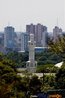 Centro da cidade de Foz do Iguau ao fundo, em primeiro plano torre de Mesquita. <br/> <br/> Palavras-chave: cidades, centros urbanos, centro comercial, classes sociais, mesquita.