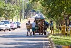 Catadores de reciclvel. <br/> Cena muitas vezes "invisvel", mas que faz parte da composio social das grandes cidades. Na imagem, pessoas comuns que podem refletir os problemas tambm comuns da sociedade brasileira, o desemprego, a falta de recursos, baixa perspectiva de vida entre outros. <br/> <br/> Palavras-chave: trabalhador, reciclveis, poder, poltica, ideologia, cidades, centros urbanos, produo, classes sociais, consumismo, direito, cidadania.