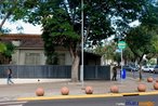 Soldado armado guarda residncia de oficiais na Av. Brasil, centro de Foz do Iguau. <br/> <br/> Palavras-chave: cidades, centros urbanos, poder, ideologia, militares, poder do Estado.