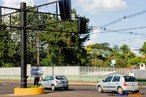 A fotografia monstra um rapaz no centro de foz do Iguau segurando um cartaz que em rabe diz: "Sorria Jesus te Ama". <br/> <br/> Palavras-chave: religio, instituio religiosa, instituio social, protestantismo, islamismo, evangelisao, proselitismo.