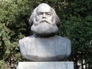 Economista, filsofo e socialista alemo, Karl Marx nasceu em Trier em 5 de Maio de 1818 e morreu em Londres a 14 de Maro de 1883. Durante sua vida combinou o estudo das cincias humanas com a militncia revolucionria, criando um dos sistemas de ideias mais influentes da histria. Direta ou indiretamente, a obra do filsofo alemo originou vrias vertentes comprometidas com a mudana da sociedade. <br><br> A obra desse pensador rene uma grande variedade de textos: reflexes curtas sobre questes polticas imediatas, estudos histricos, escritos militantes  como O Manifesto Comunista, parceria com Friedrich Engels  e trabalhos de grande flego, como sua obra-prima O Capital, que s teve o primeiro de quatro volumes lanado antes de sua morte.  <br><br><a href="http://www.sociologia.seed.pr.gov.br/modules/conteudo/conteudo.php?conteudo=162"><img alt="Imagem de Marx" src="http://www.sociologia.seed.pr.gov.br/arquivos/Image/classicos_socio/marx64.png" align="left" height="64" width="64"><br>             Karl Marx</a><br>Acesse um espao destinado a esse pensador.<br><br><br><br> Palavras-chave: Marx, pensador, socialismo, materialismo histrico. 