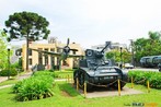 Blindado utilizado pelo exrcito brasileiro durante a II Grande Guerra, o avio Thunderbirth em segundo plano e o museu do Expedicionrio ao fundo. <br/> <br/> Palavras-chave: segunda guerra, museu do expedicionrio, poder,ideologia, poltica.