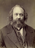 Terico poltico russo, Bakunin dedicou-se a difundir o pensamento anarquista por toda a Europa. Em 1869, fundou a organizao semiclandestina Aliana Democrtica e Social e, na qualidade de dirigente do grupo, ops-se a Karl Marx na I Internacional, oposio que provocou sua expulso.  <br/> <br/> Palavras-chave: Bakunin, anarquismo, Internacional, poltica.