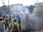 Represso militar ao protesto popular contra o Golpe de Estado em Honduras, represso aos movimentos populares <br/> <br/> Em 28 de junho de 2009, em Honduras, um pequeno pas da Amrica Central, aconteceu um retrocesso histrico, a volta ao regime de excesso proporcionado por uma ditadura militar, fato tpico no contexto da Guerra Fria dos anos 60 at aos anos 80, na Amrica Latina. <br/> <br/> Fato este que produziu uma drstica alterao poltica de carter anti-democrtico e violento neste pas, na destituio de Manuel Zelaya do cargo de presidente eleito democraticamente pelo povo hondurenho. <br/> <br/> Em franca oposio ao novo governo imposto, os movimentos de protesto nas ruas esto sendo reprimidos duramente pelo exrcito, afirmando o contrrio do que a grande mdia e a elite econmica deste pas, defensores e articuladores do Golpe de Estado apresentam. <br/> <br/> O povo, os movimentos sociais, os sindicatos, e muitas igrejas contrrias ao golpe de Estado afirmaram que em uma democracia Golpes de Estado no so ferramenta para a resoluo de conflitos, e que a violncia contra o povo atesta o carter ilegtimo do novo governo imposto. <br/> <br/> Palavras-chave: poder, poltica, ideologia, movimentos sociais, golpe de estado, ditadura, direitos polticos, democracia, Honduras, imperialismo.