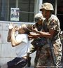 MIlitares em represso ao protesto popular contra o Golpe de Estado em Honduras. Na foto represso aos movimentos populares contrrios ao golpe militar em Honduras. <br/> <br/> Em 28 de junho de 2009, em Honduras, um pequeno pas da Amrica Central, aconteceu um retrocesso histrico, a volta ao regime de excesso proporcionado por uma ditadura militar, fato tpico no contexto da Guerra Fria dos anos 60 at aos anos 80, na Amrica Latina. <br/> <br/> Fato este que produziu uma drstica alterao poltica de carter anti-democrtico e violento neste pas, na destituio de Manuel Zelaya do cargo de presidente eleito democraticamente pelo povo hondurenho. <br/> <br/> Em franca oposio ao novo governo imposto, os movimentos de protesto nas ruas esto sendo reprimidos duramente pelo exrcito, afirmando o contrrio do que a grande mdia e a elite econmica deste pas, defensores e articuladores do Golpe de Estado apresentam. <br/> <br/> O povo, os movimentos sociais, os sindicatos, e muitas igrejas contrrias ao golpe de Estado afirmaram que em uma democracia Golpes de Estado no so ferramenta para a resoluo de conflitos, e que a violncia contra o povo atesta o carter ilegtimo do novo governo imposto. <br/> <br/> Palavras-chave: poder, poltica, ideologia, movimentos sociais, golpe de estado, ditadura, direitos polticos, democracia, Honduras, imperialismo.