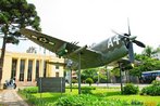 Fotografia de um Caa Thunderbirth no Museu do Expedicionrio em Curitiba-Pr. Este modelo de avio de guerra, produzido pelos norte americanos, foi utilizado pela Fab - Fora Area Brasileira, na Segunda Guerra Mundial. <br/> <br/> Palavras-chave: segunda guerra mundial, museu do expedicionrio, poder, ideologia, guerra, nazistas, nazismo, Fab, 