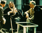 O fundador da moderna Arbia Saudita, o Rei Abdul Aziz, num encontro com o Presidente norte-americano Franklin Delano Roosevelt em 1945 na Conferncia de Yalta.  <br/> <br/> Palavras-chave: Arbia Saudita, Estados Unidos, islamismo, Mundo rabe, relaes diplomticas.