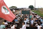 Fotos de escola e estudantes Sem Terra - Acampamento no Pontal do Paranapanema - So Paulo - Foto: Paulo Pinto / AE. <br/> <br/> Palavras-chave: direito, cidadania, movimentos sociais, MST, acampamento, escola itinerante, Florestam Fernardes, Paulo Freire.