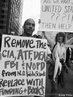 Foto de 11 de janeiro de 2007 - Poydras Street, New Orleans, LA, nos Estados Unidois da Amrica. Protesto que teve como tema "O silncio  violncia. Protesto contra o aumento da violncia e do crime". <br/> <br/> Na imagem do cartaz os dizeres: "Retirem a CIA, ATF, FBI e NOPD das escolas pblicas de Nova Orleans, troquem por fundos de ajuda+livros" <br/> <br/> Palavras-chave: direito, cidadania, movimentos sociais, escola, violncia, EUA, Estados Unidos, educao, classes sociais, represso.