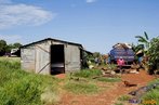 Barraca no acampamento  Detalhe de acampamento do MST s margens de grandes latifndios de soja - 2008, na luta por assentamentos, reforma agrria e transformaes sociais.  H 25 anos atrs, em Cascavel (PR), surgiu o MST unindo posseiros, atingidos por barragens, migrantes, meeiros, parceiros e pequenos agricultores. Desde sua fundao, o Movimento Sem Terra se organiza em torno de trs objetivos principais: Lutar pela terra; Lutar por Reforma Agrria; Lutar por uma sociedade mais justa e fraterna. <br/> <br/> Palavras-chave: Movimentos sociais, MST, acampamento, assentamento, direito, reforma agrria, trabalhadores rurais, camponeses, democracia, funo social da terra, cidadania, movimentos agrrios no Brasil.