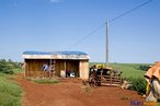 Barraca no acampamento  Detalhe de acampamento do MST s margens de grandes latifndios de soja - 2008, na luta por assentamentos, reforma agrria e transformaes sociais.  H 25 anos atrs, em Cascavel (PR), surgiu o MST unindo posseiros, atingidos por barragens, migrantes, meeiros, parceiros e pequenos agricultores. Desde sua fundao, o Movimento Sem Terra se organiza em torno de trs objetivos principais: Lutar pela terra; Lutar por Reforma Agrria; Lutar por uma sociedade mais justa e fraterna. <br/> <br/> palavras-chave: Movimentos sociais, MST, acampamento, assentamento, direito, reforma agrria, trabalhadores rurais, camponeses, democracia, funo social da terra, cidadania, movimentos agrrios no Brasil.