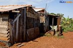 Barraca no acampamento <br/> Detalhe de acampamento do MST s margens de grandes latifndios de soja - 2008, na luta por assentamentos, reforma agrria e transformaes sociais. <br/> H 25 anos atrs, em Cascavel (PR), surgiu o MST unindo posseiros, atingidos por barragens, migrantes, meeiros, parceiros e pequenos agricultores. Desde sua fundao, o Movimento Sem Terra se organiza em torno de trs objetivos principais: Lutar pela terra; Lutar por Reforma Agrria; Lutar por uma sociedade mais justa e fraterna. <br/> <br/> Palavras-chave: Movimentos sociais, MST, acampamento, assentamento, direito, reforma agrria, trabalhadores rurais, camponeses, democracia, funo social da terra, cidadania, movimentos agrrios no Brasil.