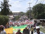 Em 28 de junho de 2009, em Honduras, segundo a ONU e a OEA, um golpe de Estado foi instaurado. Essa situao transformou o contexto scio-poltico da regio. Manifestaes populares e a presena militar nas ruas se tornaram comum nesse perodo. <br/> <br/> Palavras - chave: Honduras, manifestao popular, crise.