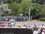 Em 28 de junho de 2009, em Honduras, segundo a ONU e a OEA, um golpe de Estado foi instaurado. Essa situao transformou o contexto scio-poltico da regio. Manifestaes populares e militares nas ruas se tornaram comum nesse perodo. <br/> <br/> Palavras - chave: Honduras, manifestao popular, militares, crise.