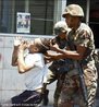 Em 28 de junho de 2009, em Honduras, segundo a ONU e a OEA, um golpe de Estado foi instaurado. Essa situao transformou o contexto scio-poltico da regio. Manifestaes populares e militares nas ruas se tornaram comum nesse perodo. <br/> <br/> Palavras - chave: Honduras, manifestao popular, militares, crise.