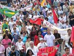 Romaria do trabalhador ocorrida em 1 de maio de 2006. Os direitos e possibilidade de cidadania que os trabalhadores possuem em nossos dias, no so "naturais", mas conquistas vindas da organizao e mobilizao dos trabalhadores enquanto classe social. Aqui exemplo de mobilizao organizada pela CPT.  <br/> <br/> Palavras-chave: CPT, direitos do trabalhador, cidadania, movimentos sociais, neoliberalismo, conquistas sociais.